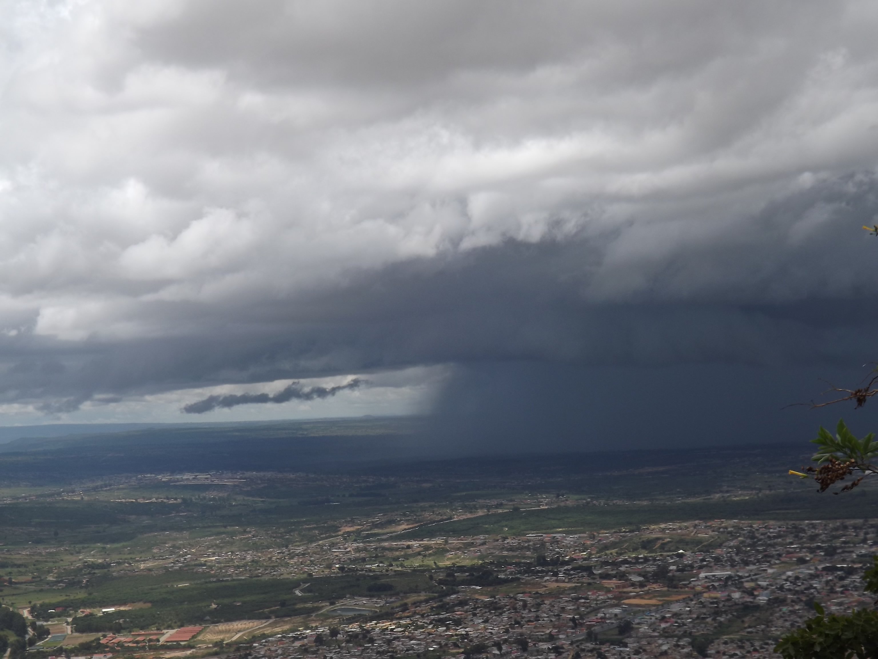 Trovoada sobre o Lubango, Huíla