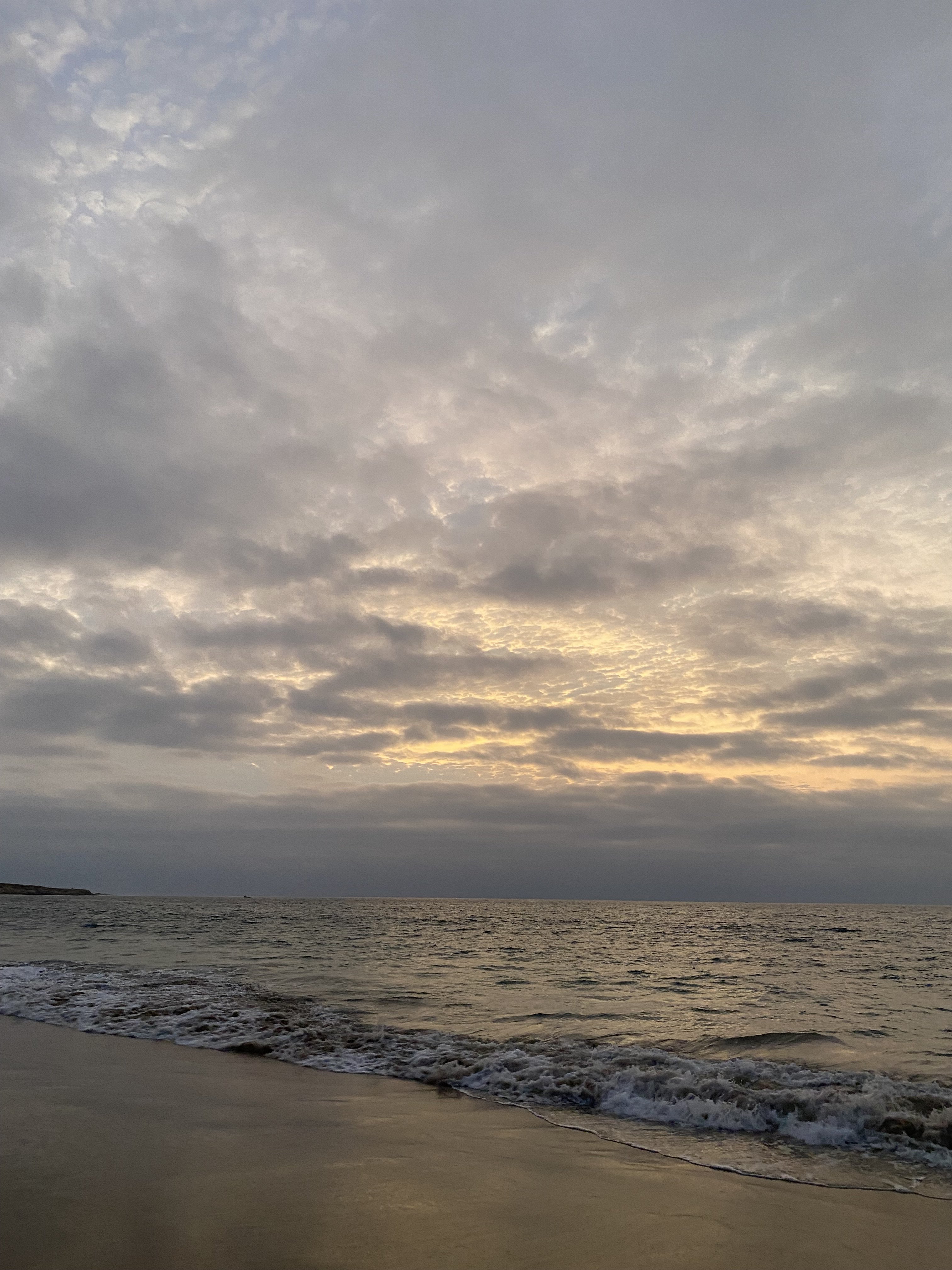 Praia Amélia, Moçâmedes, província do Namibe.jpg